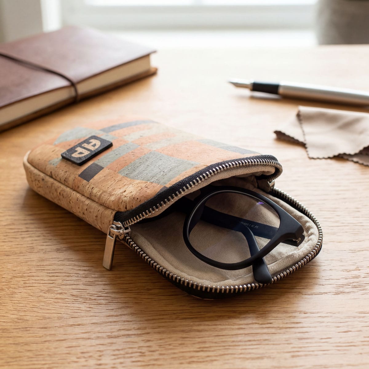 Brillenetui aus Kork «Geo»