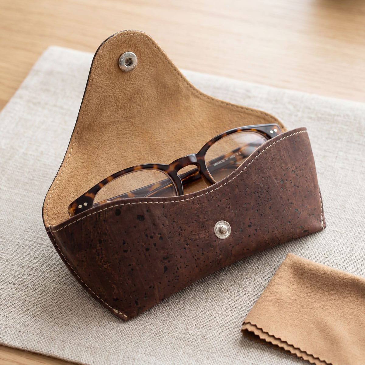 Veganes Brillenetui aus Kork